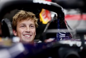 Lawson soma 14 pontos em três corridas na Red Bull e segue no radar para 2027