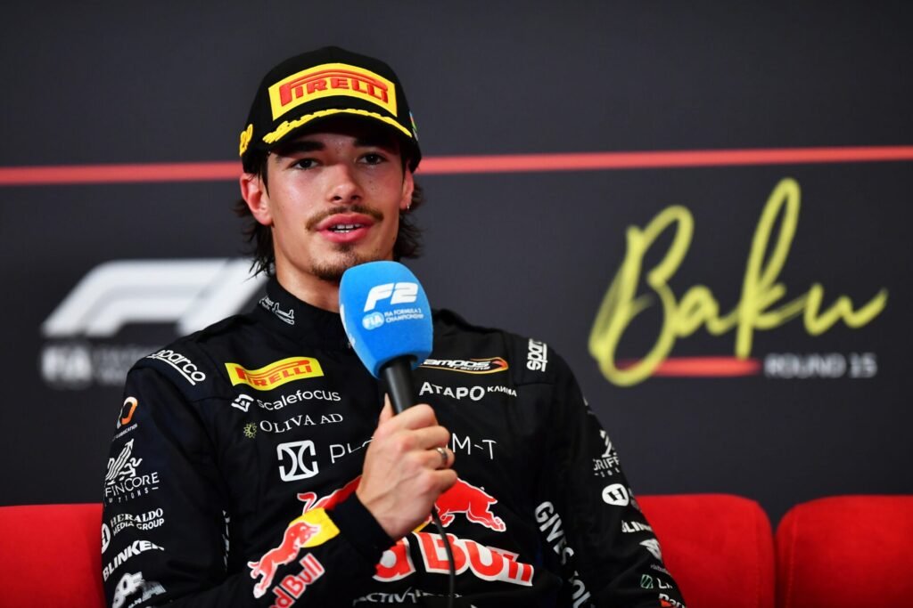 Coulthard vê futuro para Tsolov enquanto Racing Bulls avalia vaga para 2027