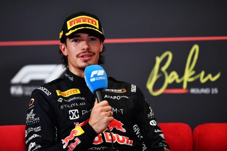 Coulthard vê futuro para Tsolov enquanto Racing Bulls avalia vaga para 2027