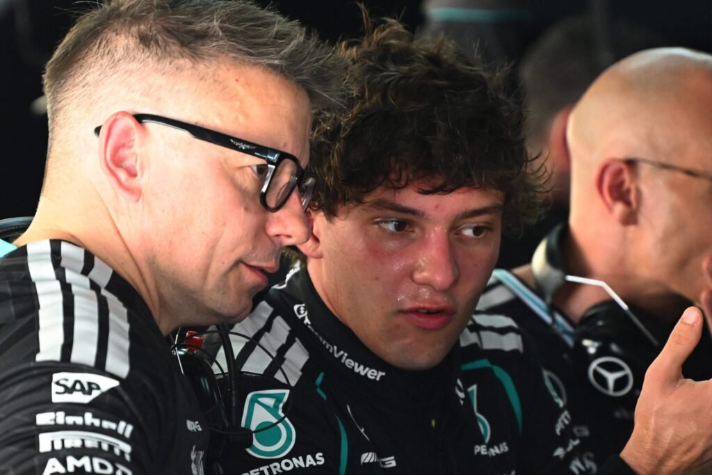 Mercedes vê correção em novo pacote após ajustes no carro de Antonelli