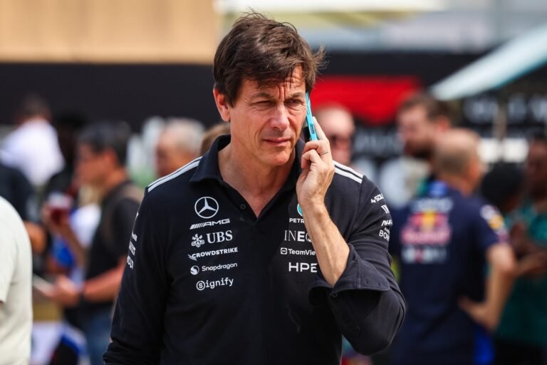 Schumacher rebate teoria sobre reação de Wolff após abandono de Russell no GP do Bahrein