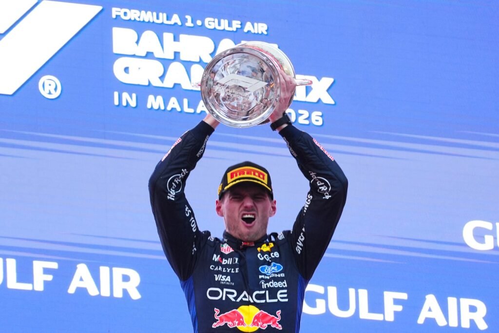 Verstappen volta a vencer no GP do Bahrein e iguala marca de Schumacher na Red Bull