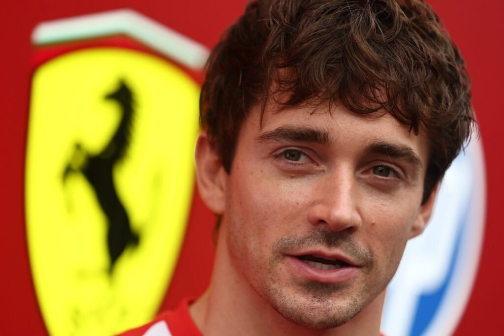 Leclerc aponta desvantagem da Ferrari na classificação e cita limite de uso do motor