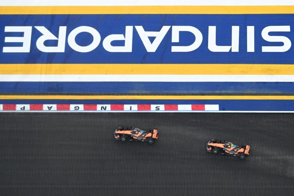 Toque entre Norris e Piastri no fim da sprint de Singapura vira alvo de críticas na McLaren