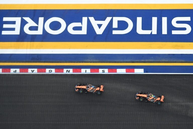 Toque entre Norris e Piastri no fim da sprint de Singapura vira alvo de críticas na McLaren
