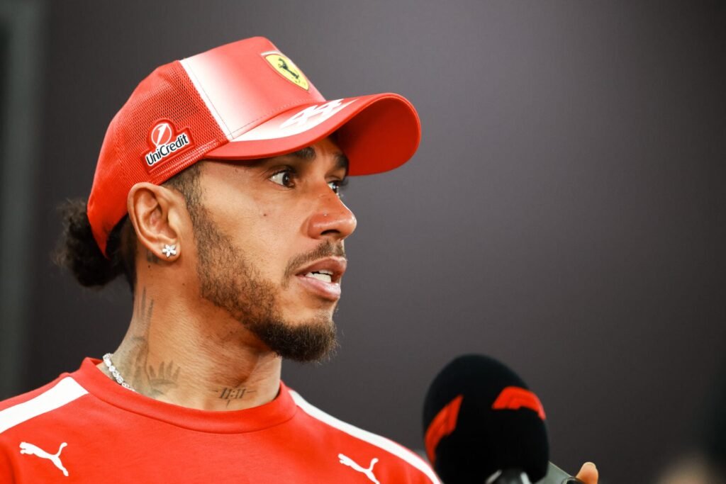 Hamilton admite influência da Ferrari em erro com pneus e divide responsabilidade por escolha