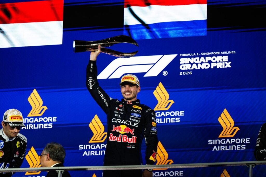 Johnny Herbert diz que permanência de Verstappen na F1 até 2030 é cenário ‘assustador’ para rivais