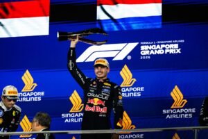 Johnny Herbert diz que permanência de Verstappen na F1 até 2030 é cenário ‘assustador’ para rivais