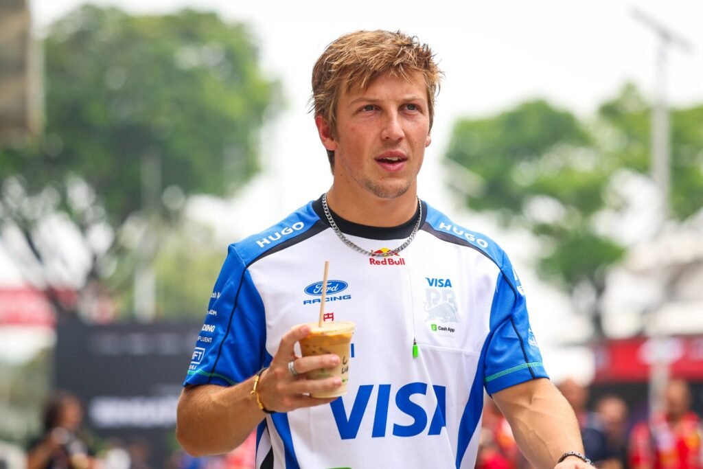 Paddock vê Liam Lawson com resistência, mas Racing Bulls aponta papel de mentor nos bastidores