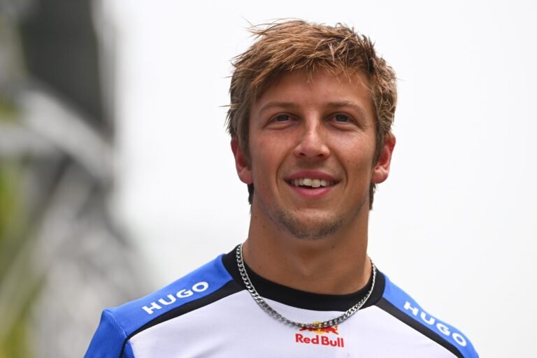 Lawson segue sem confirmação na Racing Bulls para 2027 mesmo com 61 pontos pela equipe