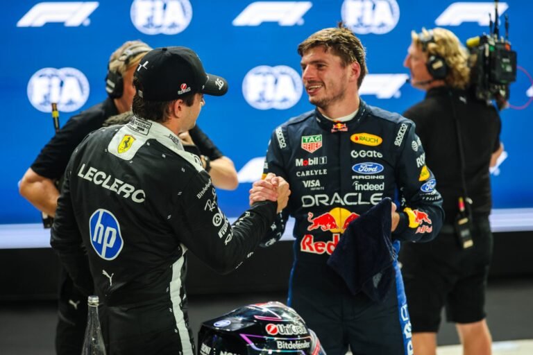 Arnoux critica Leclerc por não atacar Verstappen na primeira curva em Singapura