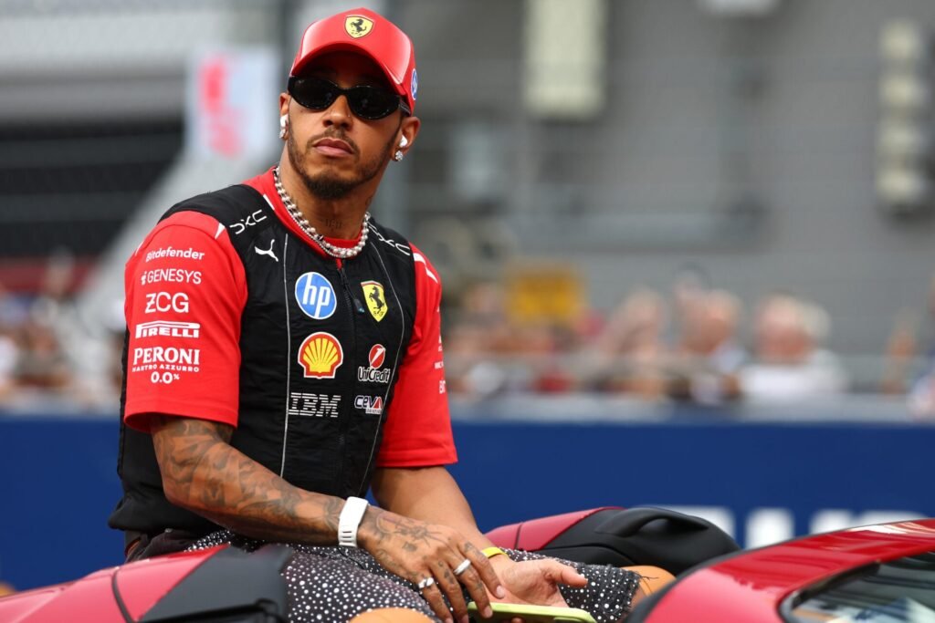 Hamilton acumula atritos com a Ferrari e vê campanha do título ficar mais distante