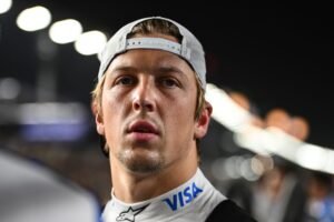 Racing Bulls pode trocar Lawson por Tsolov em 2027 enquanto Lindblad ganha espaço na equipe
