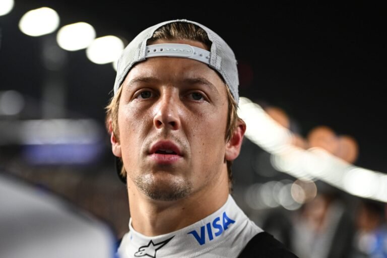 Racing Bulls pode trocar Lawson por Tsolov em 2027 enquanto Lindblad ganha espaço na equipe