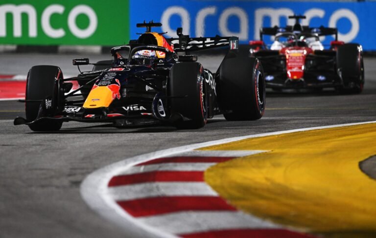Palmer critica largada de Leclerc e diz que piloto da Ferrari foi "muito brando" contra Verstappen em Singapura