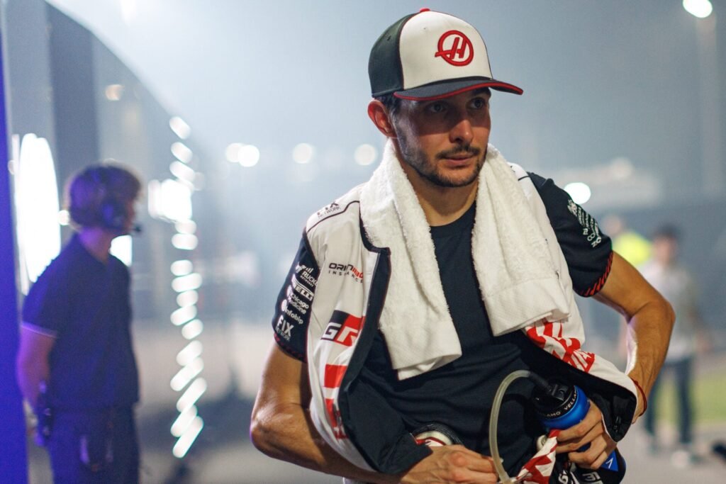 Sem vaga na Haas, Ocon passa a depender de disputa por assento na Cadillac para 2027