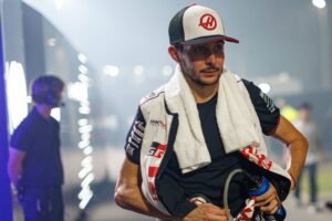 Sem vaga na Haas, Ocon passa a depender de disputa por assento na Cadillac para 2027