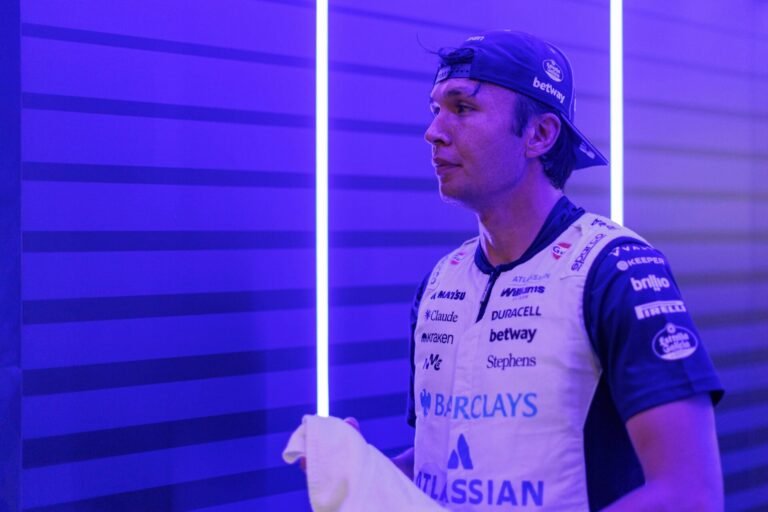 Albon se irrita no rádio após abandono da Williams no GP de Singapura
