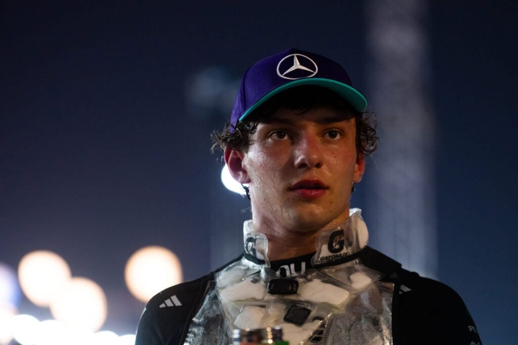 Mercedes reverte uma infração de Antonelli, e piloto escapa de punição por limites de pista