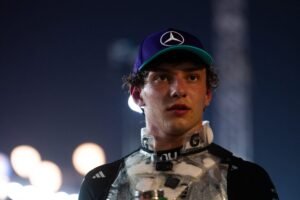 Mercedes reverte uma infração de Antonelli, e piloto escapa de punição por limites de pista