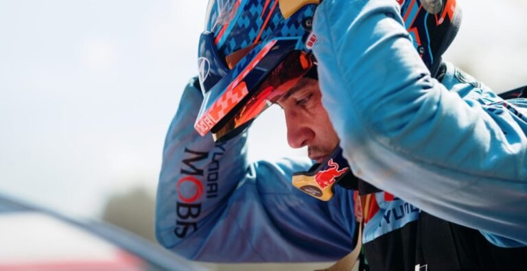 Neuville abandona na Sardenha após batida na SS11 e fecha temporada em tom de frustração no WRC