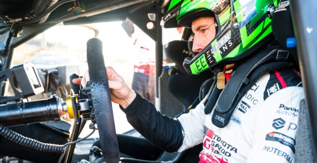 Evans volta ao volante como campeão mundial em teste da Toyota para 2027