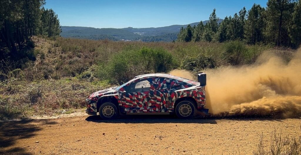 Evans aponta queda de desempenho nos carros de 2027 do WRC após testes da Toyota