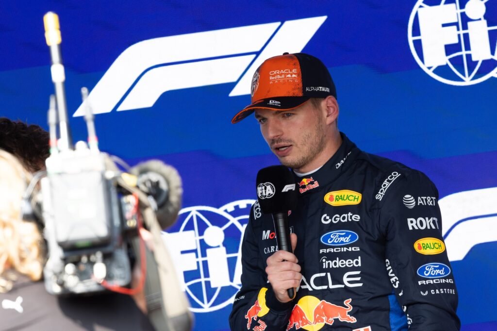 Verstappen e Hadjar rejeitam coletes de refrigeração na F1; Russell quer ampliar uso