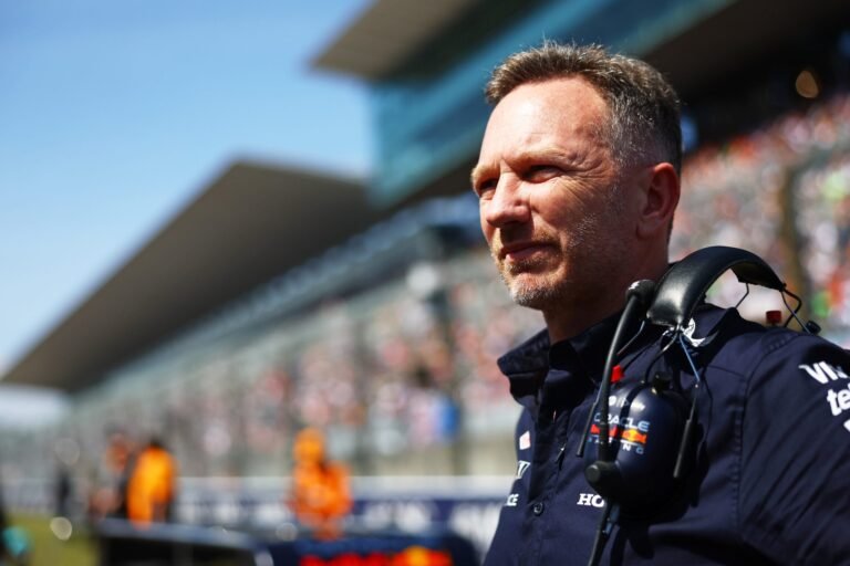 Horner diz que procurou Russell para a Red Bull em meio à disputa com a Mercedes por Verstappen