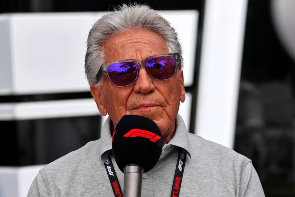 Mario Andretti elogia reação de Hamilton e projeta Ferrari mais forte em 2027