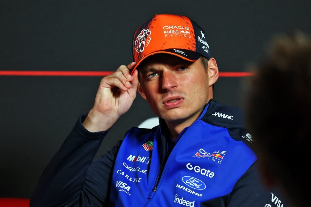 Verstappen evita comentar autobiografia de Horner e diz que não leu o livro
