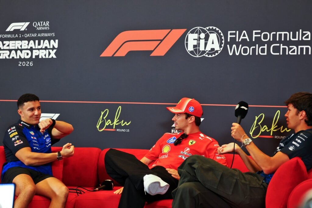 Leclerc rebate Hadjar e chama comparação entre Ferrari e Red Bull de “sem sentido”