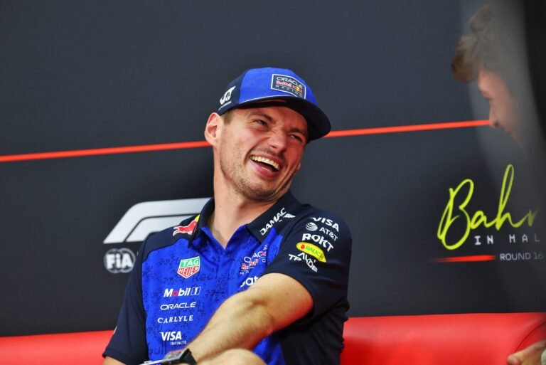 Hadjar diz que Verstappen venceria com margem maior se estivesse na Ferrari