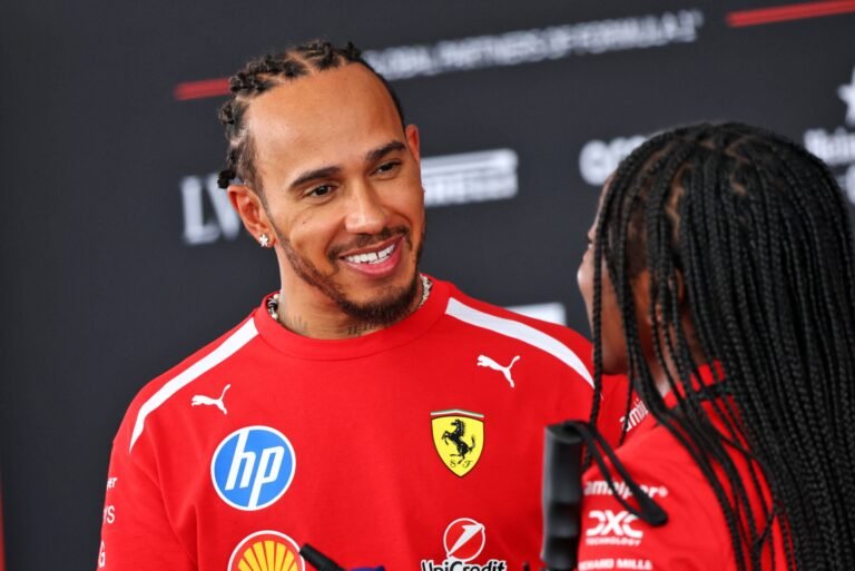 Hamilton vê Ferrari em fase decisiva no desenvolvimento do carro de 2027