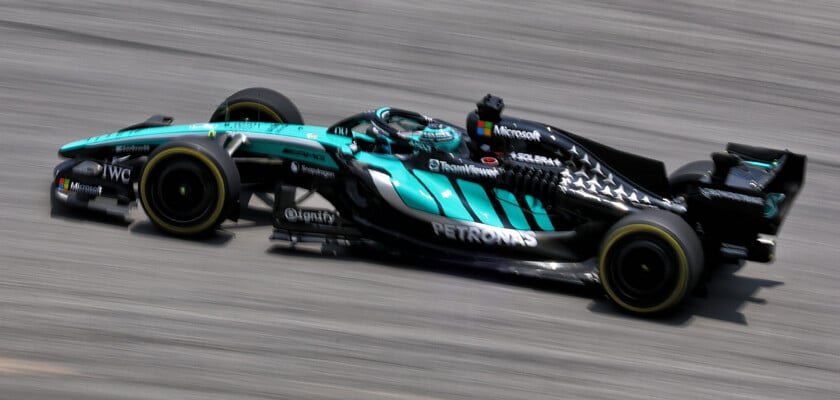 Russell vê Verstappen e McLaren à frente da Mercedes no GP do Bahrein