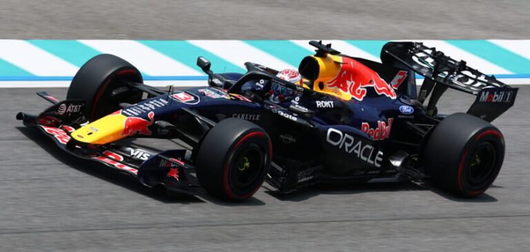 Verstappen vence GP do Bahrein e dá à Red Bull Powertrains-Ford sua primeira vitória na F1