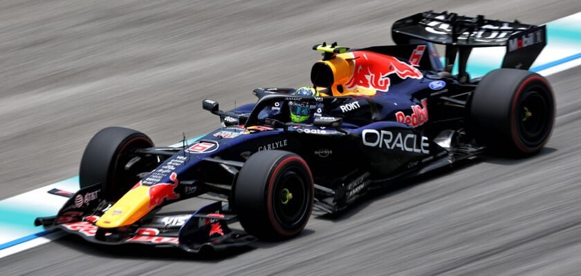 Red Bull investiga perda de rendimento de Hadjar após Safety Car no GP do Bahrein