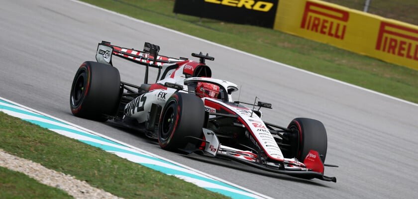 Haas investiga carro de Bearman após sexta-feira com desempenho desigual entre os dois lados da garagem
