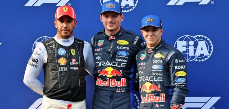 Verstappen faz 49ª pole da carreira em Sepang e brinca com Hadjar após classificação