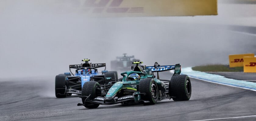 Aston Martin vê avanço no GP do Bahrein com pontos de Alonso e os dois carros no Q2