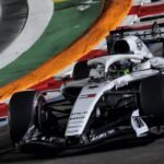 Cadillac insistiu no rádio até Pérez abrir passagem para Leclerc no GP de Singapura