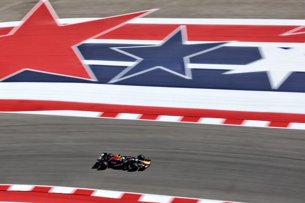Verstappen desafia chefe do COTA a andar de F1 após novas críticas às ondulações da pista
