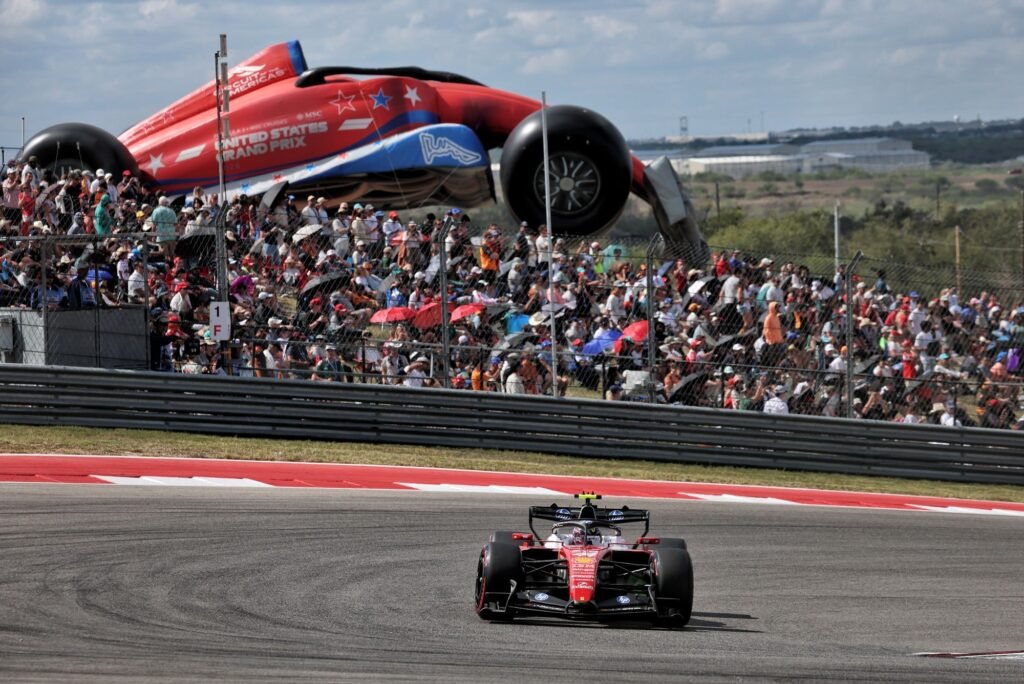 Hamilton discorda de Verstappen e vê ondulações de Austin como parte da pista