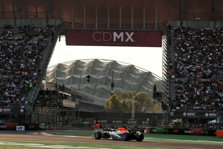 Ferrari domina os treinos no México com Leclerc, enquanto Mercedes perde pista com Hamilton