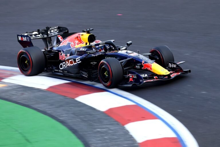 Mekies diz que Red Bull levou solução para falhas no rádio de Verstappen após investigação