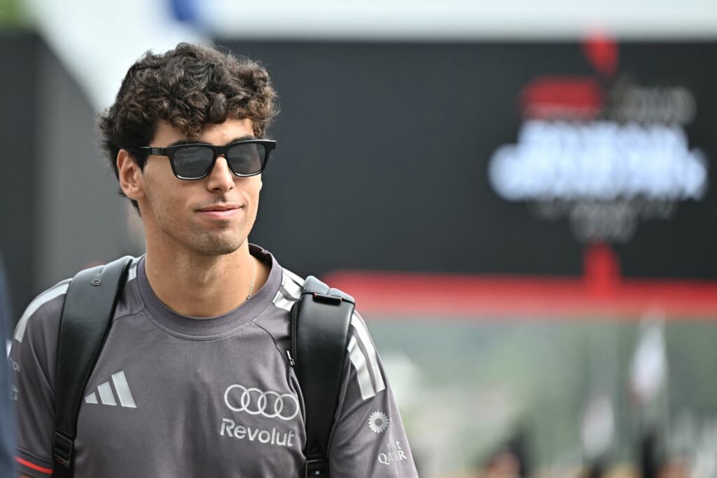 Bortoleto estreia em Sepang com 13º e 12º lugares nos treinos e Audi descarta impacto de quebra