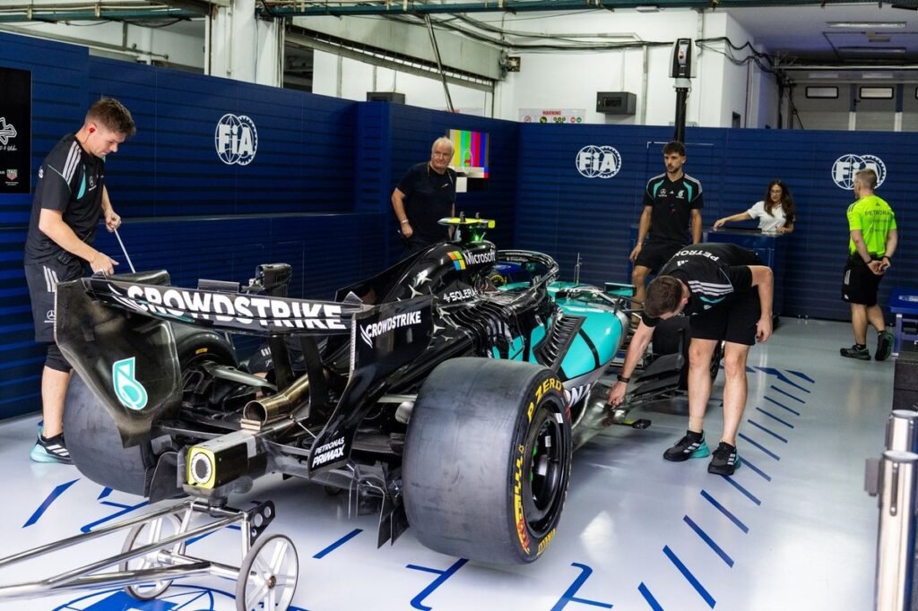 Mercedes leva novo pacote aerodinâmico e aposta em ganho de carga traseira