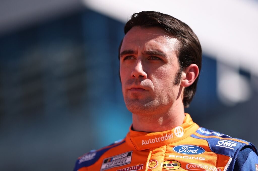 Austin Cindric vê carro perto da vitória após quarto lugar em Las Vegas