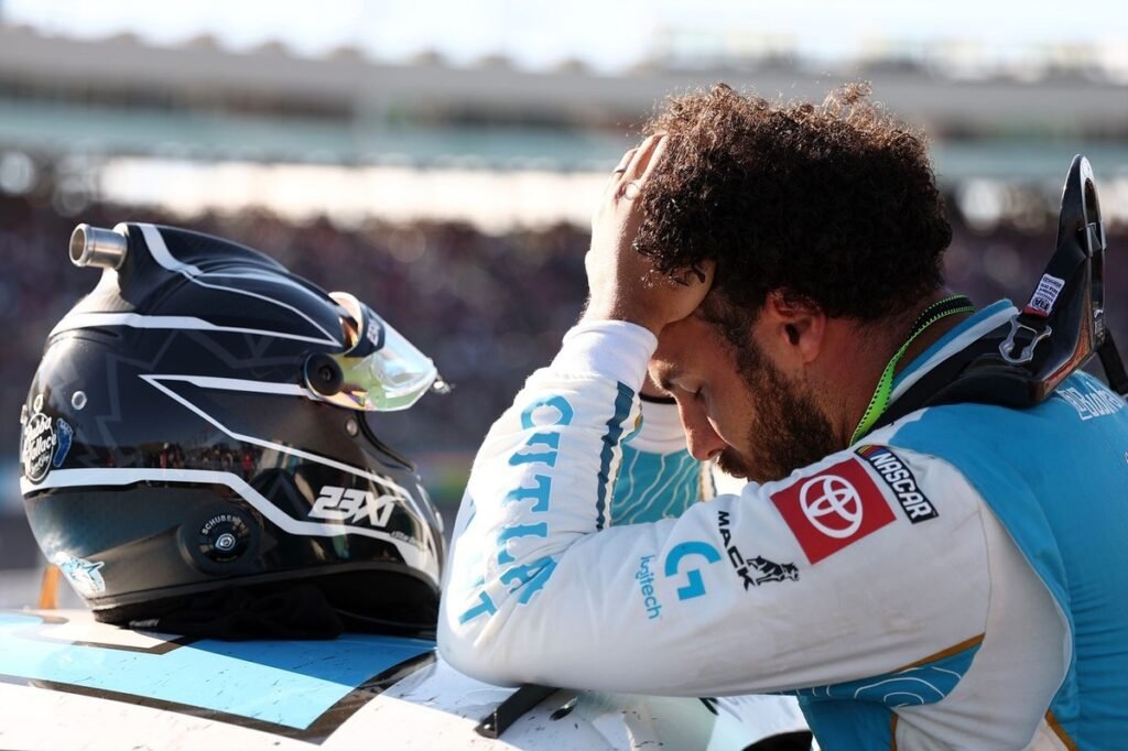Bubba Wallace lamenta erro nos boxes após perder chance de vitória em Phoenix
