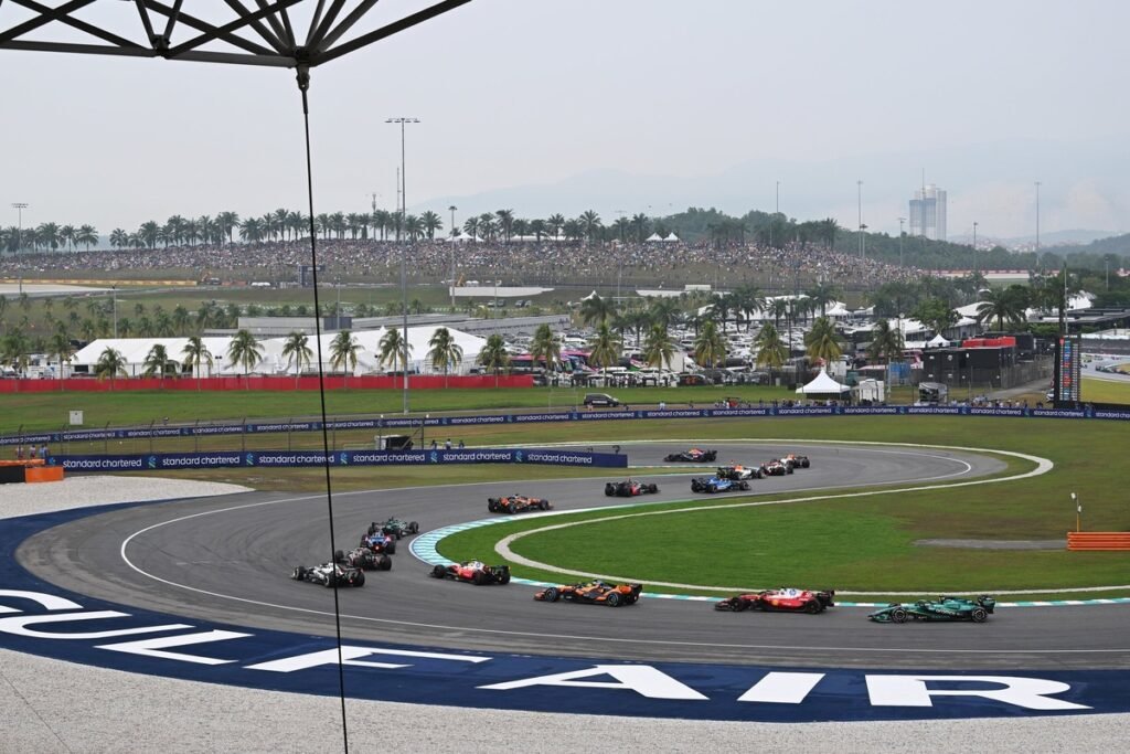 Lindblad e Colapinto levam punições no grid para o GP do Bahrein